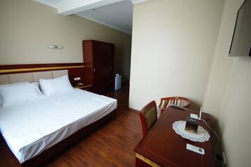 Фото номера Большой двухместный номер с 1 кроватью Отель Hotel 725 г. Батуми 6
