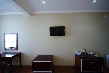 Фото номера Просторный двухместный номер с 2 отдельными кроватями Отель Hotel 725 г. Батуми 9