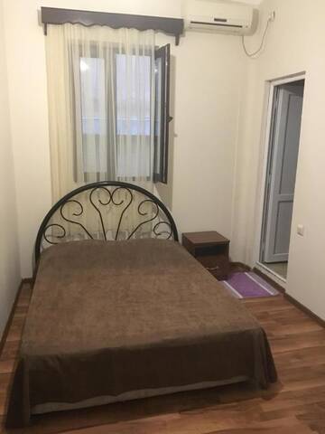 Фото номера Двухместный номер эконом-класса с 1 кроватью Отель Hotel Dadiani г. Батуми 3