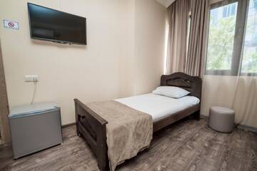 Фото номера Стандартный трехместный номер Отель Hotel Dadiani г. Батуми 4