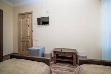 Фото номера Двухместный номер с 2 отдельными кроватями Отель Hotel Dadiani г. Батуми 4