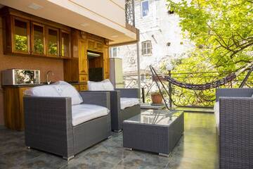 Фото номера Люкс с балконом Отель Hotel Black Sea House г. Батуми 3
