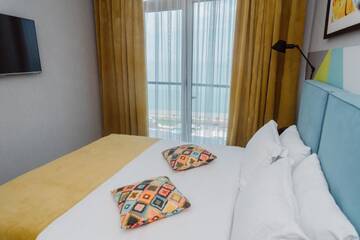 Фото номера Семейный номер с видом на море Апарт-отели Aparthotel Tangerine г. Батуми 13