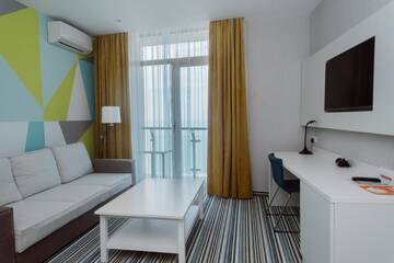 Фото номера Семейный люкс с видом на море Апарт-отели Aparthotel Tangerine г. Батуми 15