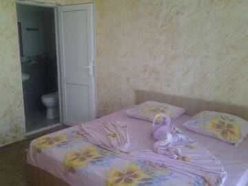 Фото номера Четырехместный номер &quot;Комфорт&quot; Отели типа «постель и завтрак» Merab House г. Батуми 7
