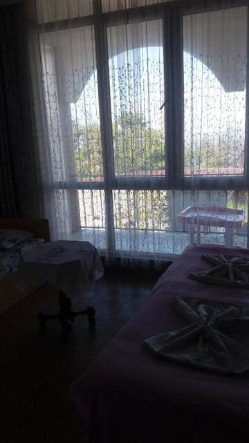 Фото номера Семейный люкс с балконом Отели типа «постель и завтрак» Merab House г. Батуми 2