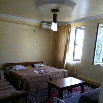 Фото номера Семейный люкс с балконом Отели типа «постель и завтрак» Merab House г. Батуми 9