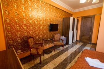 Фото номера Двухместный номер Делюкс с 1 кроватью Отель hotel amber г. Батуми 2