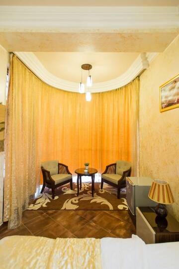 Фото номера Трехместный номер с балконом Отель hotel amber г. Батуми 3