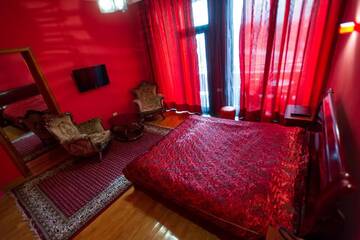 Фото номера Трехместный номер с балконом Отель hotel amber г. Батуми 8