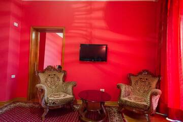 Фото номера Трехместный номер с балконом Отель hotel amber г. Батуми 9