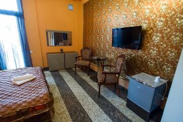 Фото номера Двухместный номер Делюкс с 1 кроватью Отель hotel amber г. Батуми 3