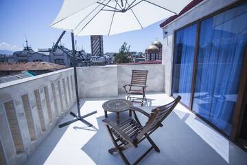 Фото номера Люкс с террасой Отель Hotel N16 г. Батуми 2