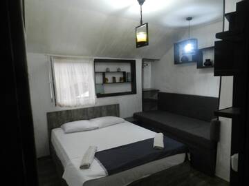 Фото номера Стандартный трехместный номер Гостевой дом House in Old Batumi г. Батуми 11