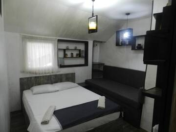 Фото номера Стандартный трехместный номер Гостевой дом House in Old Batumi г. Батуми 15