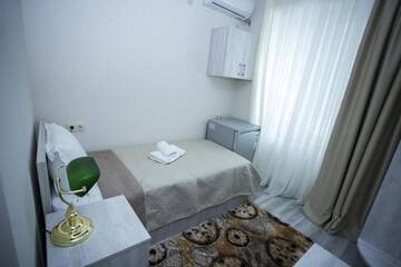 Фото номера Небольшой одноместный номер Отель Hotel Garanti г. Батуми 2