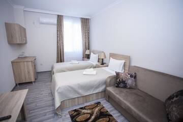 Фото номера Двухместный номер с 2 отдельными кроватями Отель Hotel Garanti г. Батуми 4