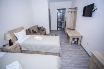 Фото номера Двухместный номер с 2 отдельными кроватями Отель Hotel Garanti г. Батуми 7