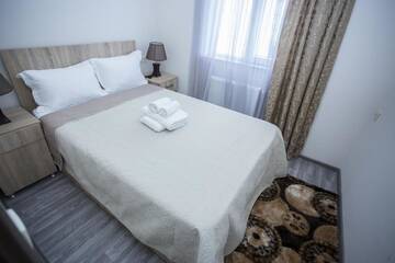 Фото номера Люкс с кроватью размера «king-size» и балконом Отель Hotel Garanti г. Батуми 6