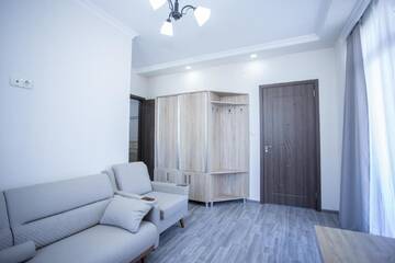 Фото номера Люкс с кроватью размера «king-size» и балконом Отель Hotel Garanti г. Батуми 7
