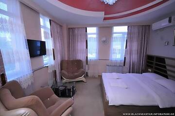 Фото номера Двухместный номер Делюкс с 1 кроватью Отель Black Sea Star Batumi г. Батуми 8