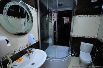 Фото номера Двухместный номер Делюкс с 1 кроватью Отель Black Sea Star Batumi г. Батуми 9