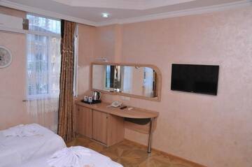 Фото номера Стандартный трехместный номер Отель Black Sea Star Batumi г. Батуми 7