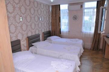 Фото номера Стандартный трехместный номер Отель Black Sea Star Batumi г. Батуми 5
