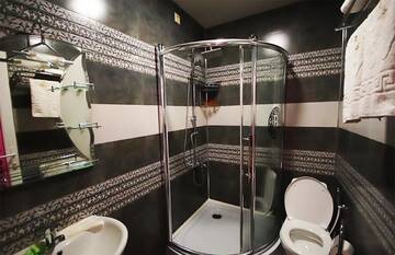 Фото номера Стандартный двухместный номер с 1 кроватью Отель Black Sea Star Batumi г. Батуми 4