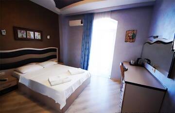 Фото номера Двухместный номер Делюкс с 1 кроватью Отель Black Sea Star Batumi г. Батуми 3