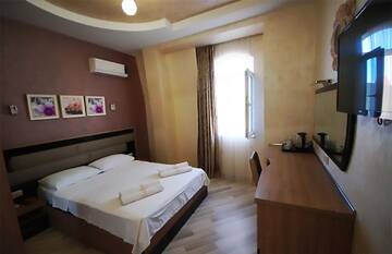 Фото номера Стандартный двухместный номер с 1 кроватью Отель Black Sea Star Batumi г. Батуми 3