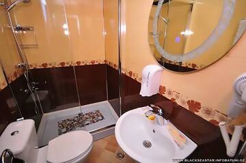 Фото номера Двухместный номер с 2 отдельными кроватями Отель Black Sea Star Batumi г. Батуми 5
