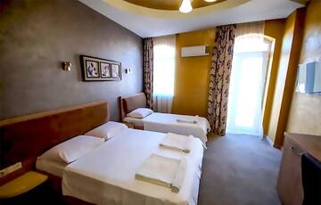 Фото номера Стандартный трехместный номер Отель Black Sea Star Batumi г. Батуми 4