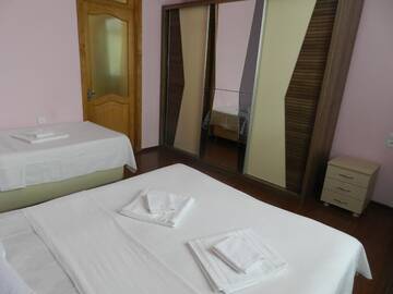 Фото номера Трехместный номер «Комфорт» Гостевой дом Nia Guest House г. Батуми 3