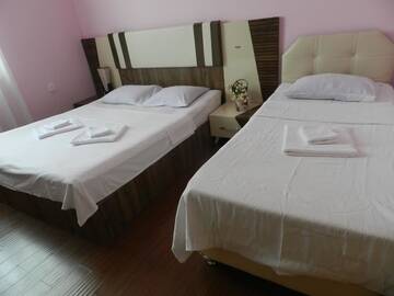 Фото номера Трехместный номер «Комфорт» Гостевой дом Nia Guest House г. Батуми 4