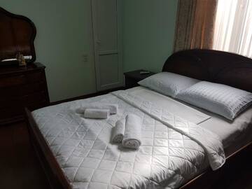 Фото номера Двухместный номер Делюкс с 1 кроватью и душем Гостевой дом Nia Guest House г. Батуми 2