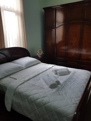 Фото номера Двухместный номер Делюкс с 1 кроватью и душем Гостевой дом Nia Guest House г. Батуми 4