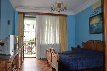 Фото номера Двухместный номер с 1 кроватью и балконом Гостевой дом Guesthouse Parnavaz Mepe г. Батуми 9