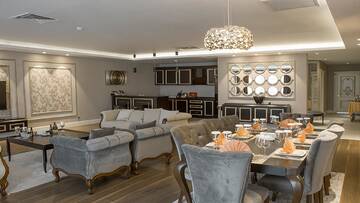 Фото номера Президентский люкс Отель Euphoria Batumi Convention &amp; Casino Hotel г. Батуми 7