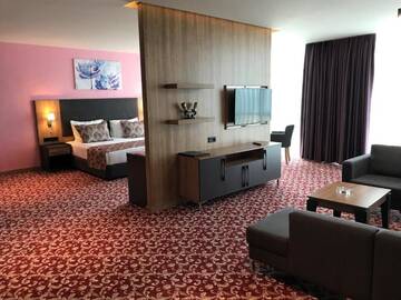 Фото номера Представительский люкс Отель Euphoria Batumi Convention &amp; Casino Hotel г. Батуми 10