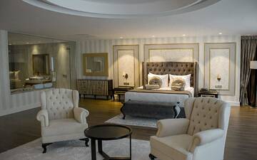 Фото номера Президентский люкс Отель Euphoria Batumi Convention &amp; Casino Hotel г. Батуми 6
