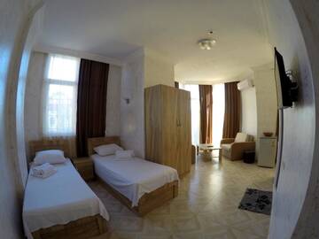 Фото номера Классический трехместный номер Отель Hotel Batumi Inn г. Батуми 7