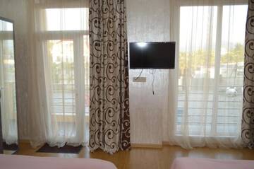 Фото номера Улучшенный трехместный номер Отель Hotel Buta г. Батуми 2