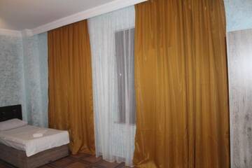 Фото номера Стандартный трехместный номер Отель Cozy Corner Hotel г. Батуми 16