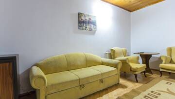 Фото номера Стандартный трехместный номер Отель Hotel Cattaleya г. Батуми 4
