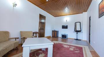 Фото номера Стандартный трехместный номер Отель Hotel Cattaleya г. Батуми 8