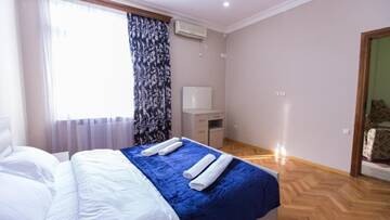 Фото номера Четырехместный номер с балконом Отель Hotel Cattaleya г. Батуми 9