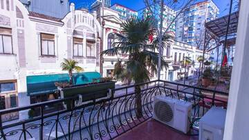 Фото номера Стандартный трехместный номер Отель Hotel Cattaleya г. Батуми 18