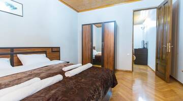 Фото номера Стандартный трехместный номер Отель Hotel Cattaleya г. Батуми 14