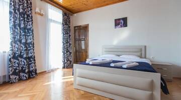Фото номера Стандартный трехместный номер Отель Hotel Cattaleya г. Батуми 21